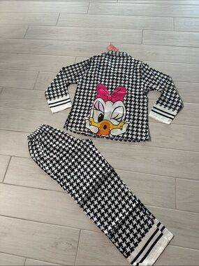 Print of black/white zigzags pajama set